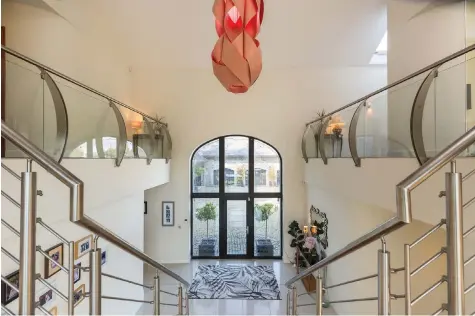  ??  ?? Eye-catching: The contempora­ry bifurcated staircase at Arnestown Barn which sweeps up on two sides to a gallery landing above