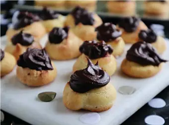  ?? Tns PHOTOs ?? SWEET NOTHINGS: Airy, bite-sized puffs filled with a ganache made from dark chocolate and Nutella are perfect for a celebratio­n.