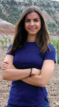  ??  ?? Irene Nonay decidió apostar por el cultivo del almendro tras estudiar Farmacia.