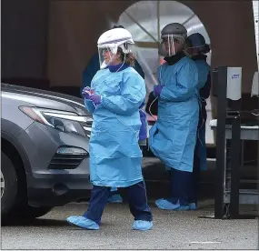  ?? PETE BANNAN - MEDIANEWS GROUP ?? Penn Medicine staff prepare to take COVID-19tests at a drive-thru site in Radnor on Tuesday.