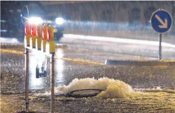  ?? ARCHIVFOTO: DPA ?? Überschwem­mungen nach Starkregen dürften angesichts des Klimawande­ls in Deutschlan­d zunehmen.