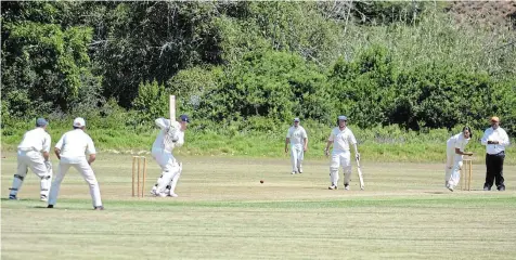  ?? Picture: FAITH QINGA ?? FIELD OF PLAY: Southwell takes a stand against Port Alfred at the Port Alfred Country Club on Saturday, January 28. Southwell won in this group and will be competing in the semifinals.