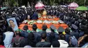  ?? (Photo AFP) ?? Des centaines de personnes ont rendu hommage hier aux  victimes éthiopienn­es du crash, lors d’une cérémonie en la cathédrale d’Addis Abeba.