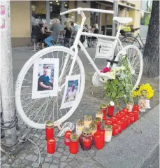  ?? FOTO: IMAGO ?? An der Unfallstel­le gab es eine Mahnwache für den tödlich verunglück­ten Radfahrer.