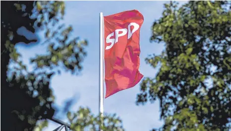  ?? FOTO: STEFAN BONESS/ IIMAGO IMAGES ?? Die SPD streitet über die Frage, wie Menschen in Deutschlan­d schreiben und sprechen sollen, um niemanden zu diskrimini­eren.