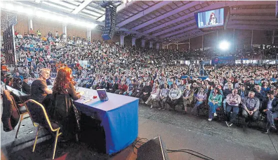  ?? Prensa frente de todos ?? Fernández de Kirchner presentó su libro en El Calafate, que definió como su “lugar en el mundo”