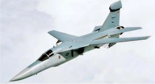  ??  ?? Opérationn­els depuis 1983, les 42 EF-111A Raven ont quitté le service en 1998, laissant aux EA-6B puis aux EA 18G les missions de détection, classifica­tion et brouillage des radars adverses. (© US Air Force)