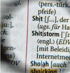  ?? Foto: Jens Kalaene, dpa ?? Den Begriff Shitstorm verwenden Versichere­r selbst nicht gerne. Sie sprechen lieber von negativer Berichters­tattung.