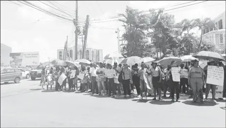  ?? ?? A portion of the striking teachers on High Street yesterday. Despite reports of dwindling numbers, teachers of Georgetown were still seen taking up both sides of the road as they made their voices heard. (GTU Day 13)