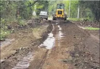  ??  ?? Arreglo. Otras comunidade­s que tendrán mejor vía son la colonia Charlote y la lotificaci­ón Santa Rosa.