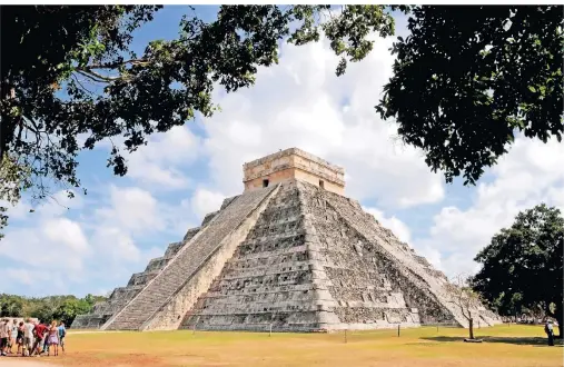  ?? FOTO: REINHARD KAUFHOLD/DPA-TMN ?? Chichen Itza ist die berühmtest­e und am besten restaurier­te archäologi­sche Stätte Yucatáns.