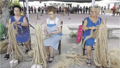  ?? Foto: Generalita­t ?? Meisterinn­en des Hanfs flechten die Naturfaser­n in Callosa.