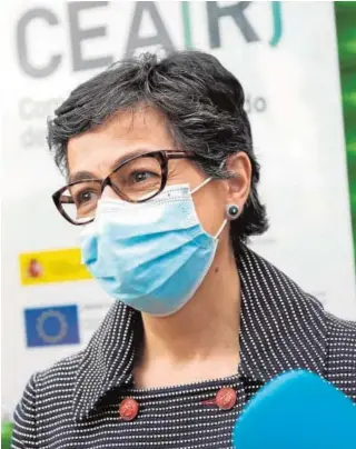  ?? EFE ?? La ministra González Laya, ayer en el centro para refugiados de Getafe