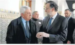  ?? JUAN CARLOS MUÑOZ ?? Francisco Herrero conversa con Mariano Rajoy.