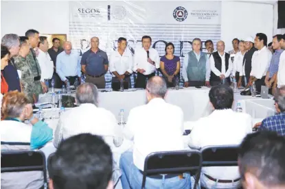  ?? ESPECIAL ?? Los titulares de Segob, Miguel Ángel Osorio Chong, y de Sedatu, Rosario Robles, encabezaro­n reunión en Oaxaca.