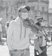  ?? FLOR CASTAÑEDA ?? Integrante­s del Coro y la Orquesta Sinfónica de Zacatecas marcharon en protesta. /