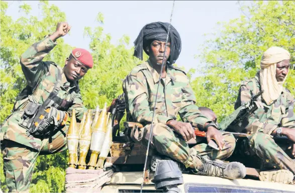  ??  ?? Die Armee des Tschad kämpft gegen die Terrormili­z Boko Haram – von Reisen in diesen Staat rät das Auswärtige Amt ab, doch in Asylverfah­ren gilt er als sicheres Herkunftsl­and.