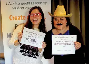  ??  ?? UALR students Morgan Benton and Haley Shelton promote Giving Tuesday with an UNselfie.