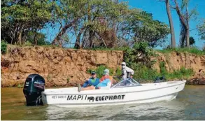  ??  ?? Un grupo probó pescando anclado en una corredera, con notable éxito.