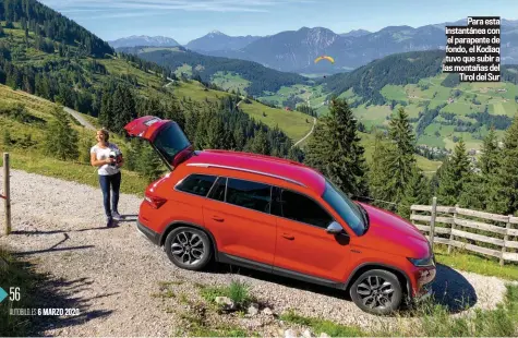  ??  ?? Para esta instantáne­a con el parapente de fondo, el Kodiaq tuvo que subir a las montañas del Tirol del Sur