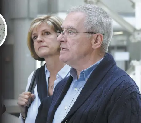  ?? PHOTO D’ARCHIVES, STEVENS LEBLANC ?? Raymond Bissonnett­e avait pris la parole en compagnie de sa femme, Manon Marchand, au palais de justice de Québec, à la fin des observatio­ns sur la peine de leur fils Alexandre, le 21 juin dernier. Les parents du tueur de la Mosquée de Québec ne se sentent pas en sécurité.