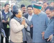  ??  ?? ■ Former Himachal Pradesh CM Virbhadra Singh interactin­g with people on The Ridge in Shimla on Monday. DEEPAK SANSTA /HT