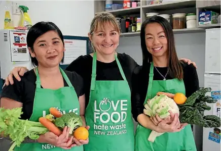  ??  ?? From left, Dal Philavong, Dee Jones and Dai Phonevilay are laying waste to food waste.