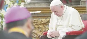  ??  ?? Le pape François, mardi, à Santiago. − Associated Press: Luca Zennaro