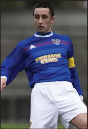  ??  ?? Kevin McDonald laid it on the line for Beith in the match-ofthe-day against Ayrshire rivals Glenafton