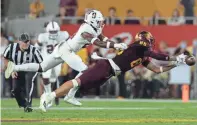  ?? JOE CAMPOREALE/USA TODAY SPORTS ?? Arizona State tight end Curtis Hodges (86) is unable to make a diving catch against Stanford.