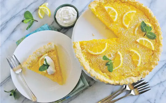  ?? ERIC AKIS ?? This sweet and tangy lemon tart is made with a press-it-in-the-pan, no-roll crust.
