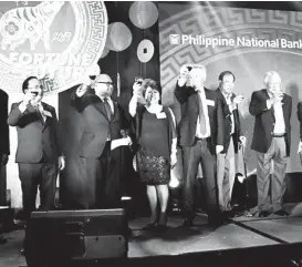  ??  ?? PNB’s Board of Directors and top management led by President and CEO Wick Veloso (3rd from left) lead the Davao client appreciati­on event.