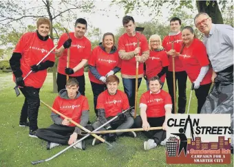  ??  ?? Franchisee Jasper Maudsley and some of the staff who took part in the clean-up.