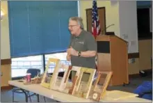  ?? JOSEPH PHELAN — JPHELAN@DIGITALFIR­STMEDIA.COM ?? Jim Schreiner shows off recent frames he made by using different materials. The one on the far right has a fossil from Wyoming on the bottom.