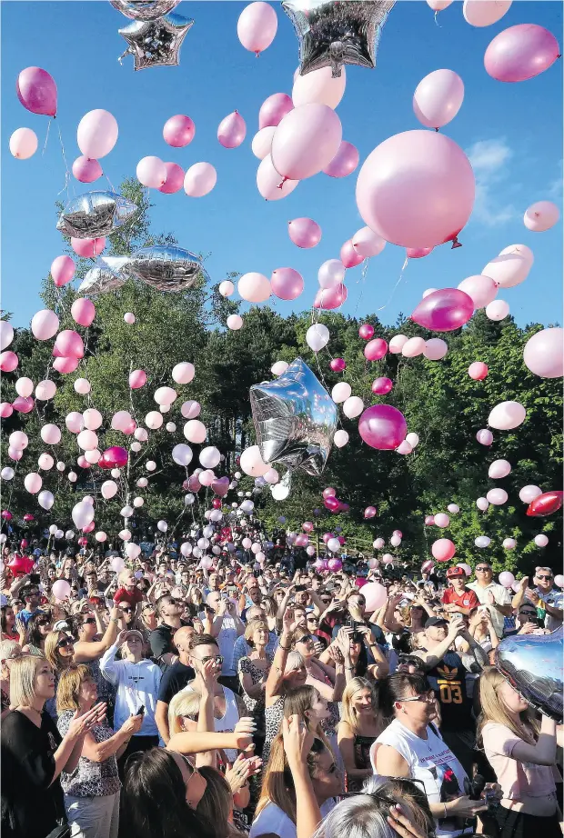  ?? LINDSEY PARNABY / AFP / GETTY IMAGES ?? Well-wishers in Royton, U.K., release thousands of balloons during a vigil to commemorat­e the victims of Monday’s attack on Manchester Arena.