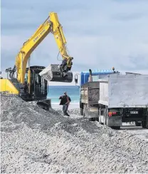  ?? PHOTO: LINDA ROBERTSON ?? Under fire . . . Contractor­s were criticised by beachgoers yesterday as they removed sand from Tomahawk Beach amid claims a mother sea lion was separated from her pup.