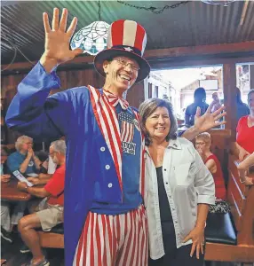  ?? ERIK S. LESSER/EUROPEAN PRESSPHOTO AGENCY ?? Republican Karen Handel, with a supporter in 2017, lost her bid in Georgia despite outspendin­g her foe.