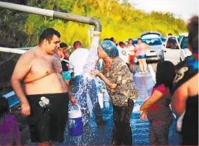  ??  ?? SIN SERVICIOS. CON TODO, LAS HERIDAS DE MARÍA EN LA ISLA TARDARÁN TODAVÍA MUCHO EN SANAR.