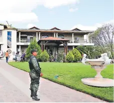  ?? FOTO: EL HERALDO ?? La vivienda de la ex primera dama será entregada hoy a las autoridade­s de la OABI por el expresiden­te Porfirio Lobo.