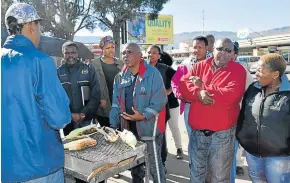  ?? Picture: BHONGO JACOB ?? FIRE DANGER: Chris Hani District Municipali­ty officials, who declined to be named, speak to hawkers during a public health campaign in the CBD last week