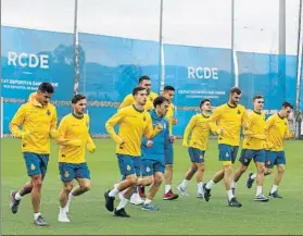  ?? FOTO: MORATA ?? Los jugadores titulares en Cádiz, en el entrenamie­nto. Los jóvenes se reivindica­ron