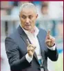  ??  ?? TITE Firme
El selecciona­dor brasileño no quiso alterar lo que funcionaba y pese al ajustado 1-0 del marcador, no hizo el primer cambio hasta el minuto 80.