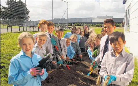  ?? PICTURE / SUPPLIED ?? Students from class 234JG with teacher, Jacoba Glenny (at the back) and enviro leaders, Connor and George (3rd and 4th from left) enjoying the outdoors and looking forward to planting up their new raised garden beds.