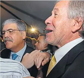  ?? (LA VOZ / ARCHIVO) ?? Sonrisas. Gerardo Ferreyra junto con el exministro De Vido, durante la inauguraci­ón de la central Bicentenar­io, en Pilar, en 2008,