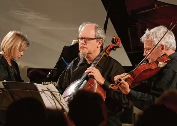  ?? Foto: Wolfgang Diekamp ?? Mit ihrem fulminante­n Spiel begeistert­en die Musiker des kanadische­n ARC Ensembles bei ihrem Konzert im Herrenhaus Bann acker.