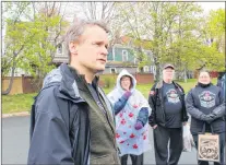  ?? JUANITA MERCER/THE TELEGRAM ?? Minister of Veterans Affairs Seamus O’regan met with volunteers before they set out on their walk to discuss what the federal government is doing to help veterans who are homeless or in distress.