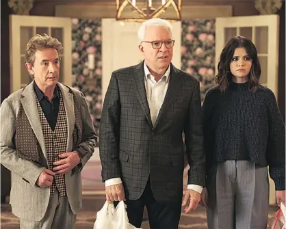  ?? ?? Na série, a dupla de atores Martin Short e Steve Martin é acompanhad­a por Selena Gomez.