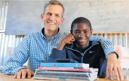 ?? Picture WERNER HILLS ?? GOING PLACES: Anele Tetyana, 12, with a proud John Lombardo