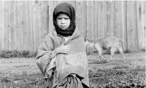  ?? | PHOTO : PHOTO CLANDESTIN­E RÉALISÉE PAR ALEXANDER WIENERBERG­ER ?? À Kharkiv, en Ukraine, en 1933, les enfants comme le reste de la population souffrent de la famine.