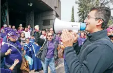  ??  ?? En honor al ex clérigo de Tlanepantl­a se alista una comida, donde se presume que asistan mil personas, entre ellas figuras políticas y el nuncio apostólico.